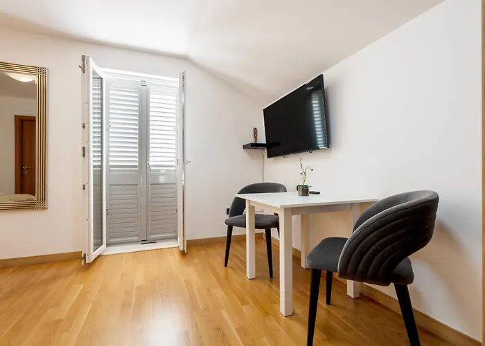 玛琳娜别墅 公寓 *